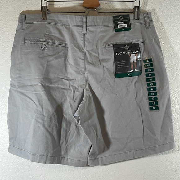 Men's Everyday Stretch Flat Front Short, Soft Silver, Size 40, 9" Inseam NEW - Picture 1 of 7